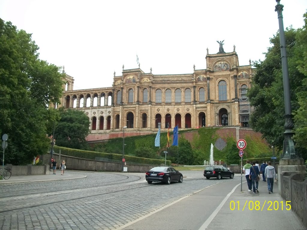 Ausflugsziel München ++ Bavarian Parliament by raafat tawfik