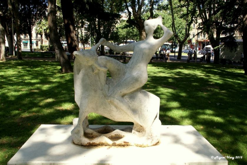 «Rapto de Europa» Escultor: Agustín Casillas - Parque de la Alamedilla - Plaza de España - Salamanca - España by Miguel Veny