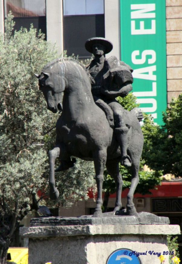 «Monumento al Vaquero Charro» Escultor: Venancio Blanco - Parque de la Alamedilla - Plaza de España - Salamanca - España by Miguel Veny