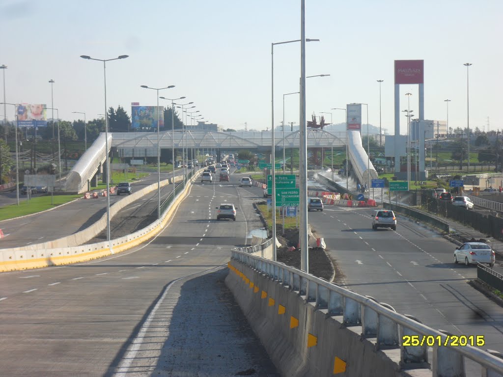 Pasarela en av. Jorge Alessandri para atravesar entre las lomas de San Andrés y el mall. by fotomau84