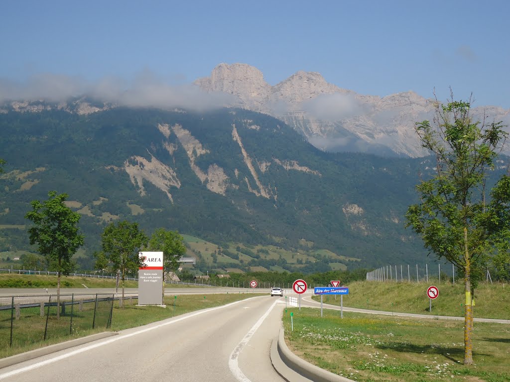 Aire des Marceaux sur l'A51 pour Grenoble by Claudius B.