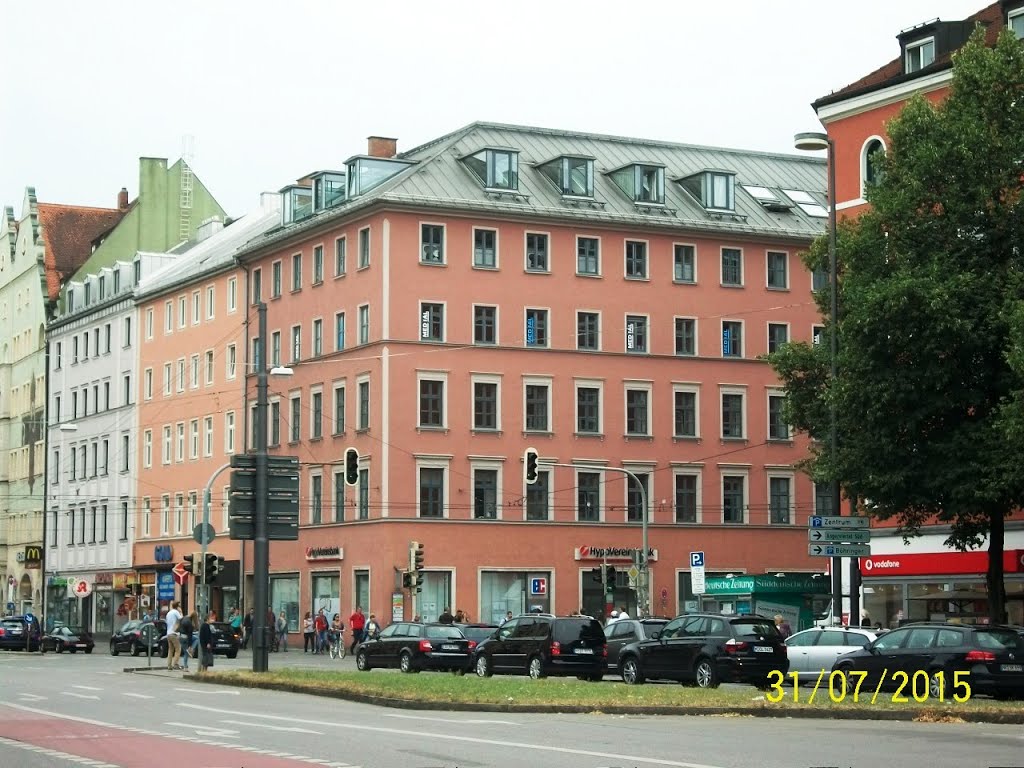 Altstadt-Lehel, Munich, Germany by raafat tawfik