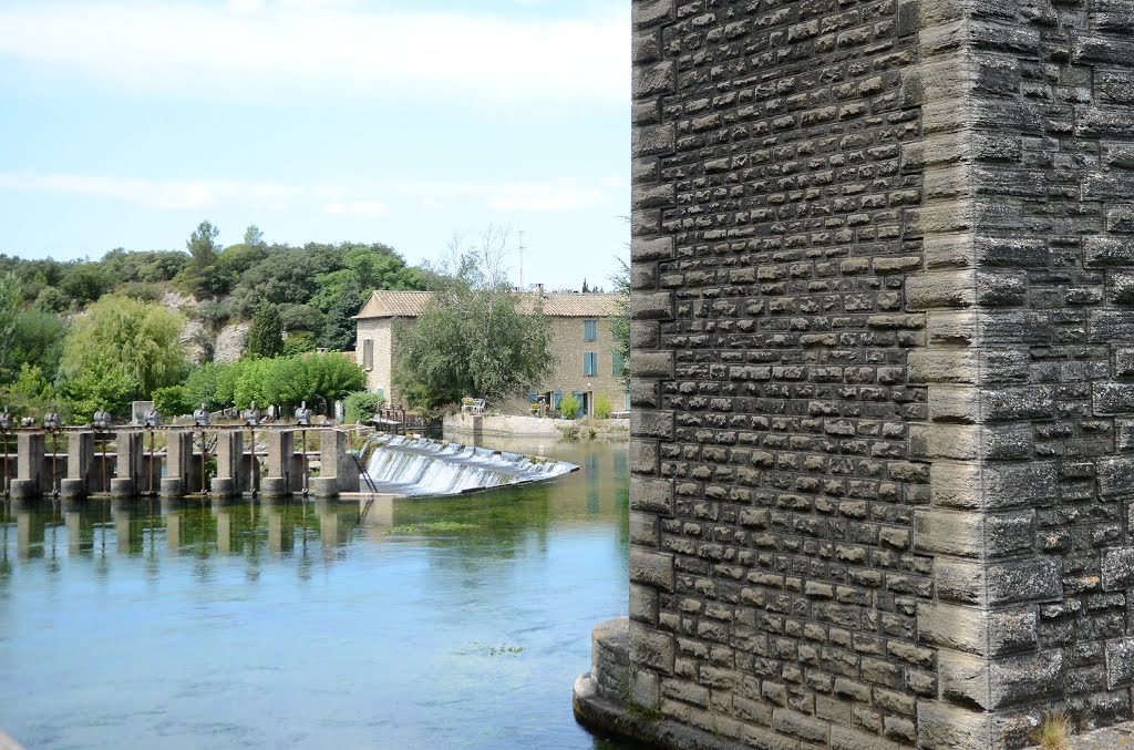 Le pied de l'aqueduc by itaka21