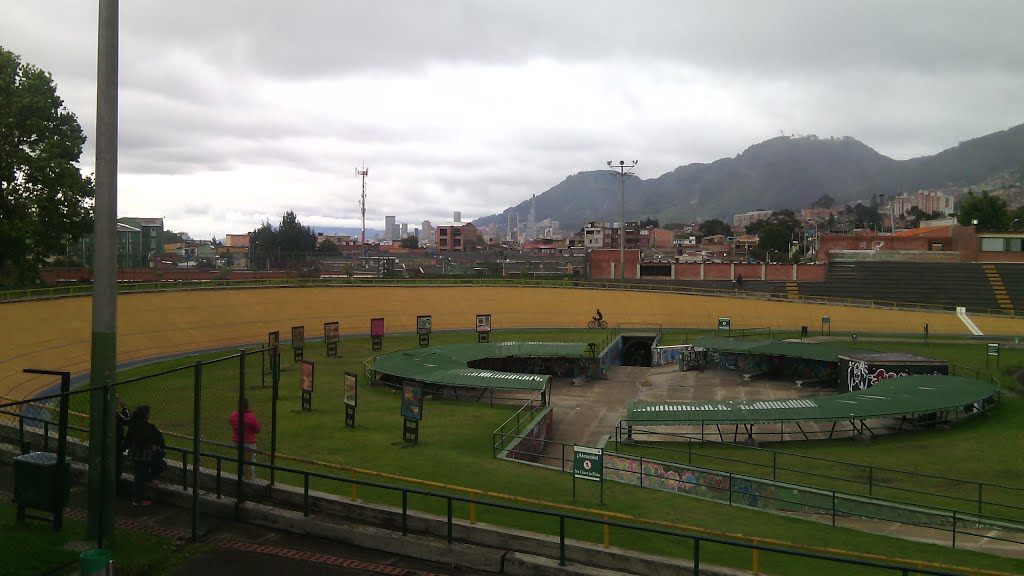 Parte del velodromo primero de mayo-bogota by andres amaya