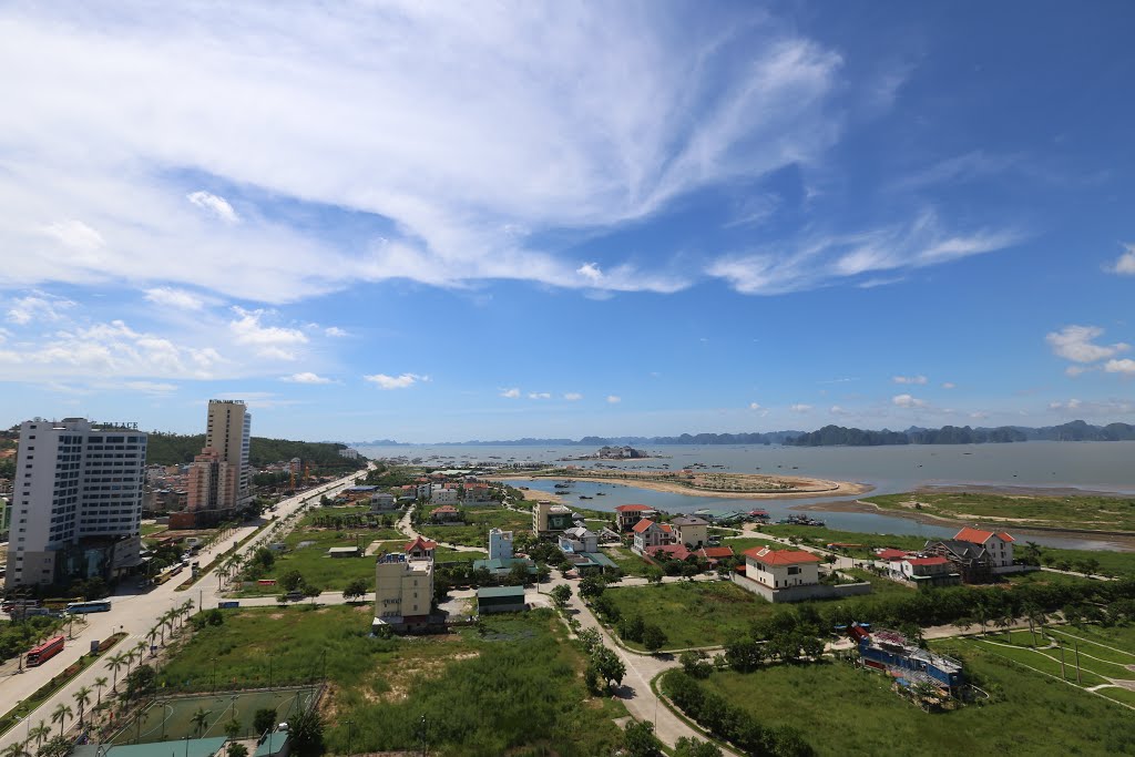 Bãi Cháy, tp. Hạ Long, Quảng Ninh, Vietnam by Dần Lê