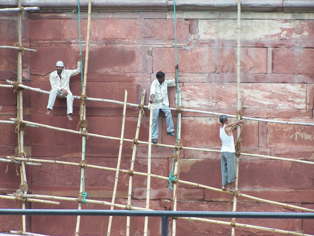 Workers at Red Fort by Aaron Zhu