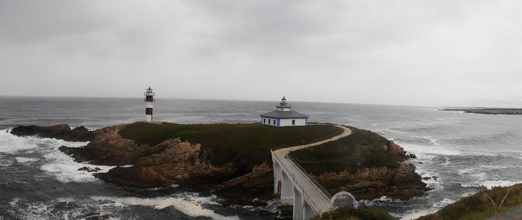 Faro da Illa Pancha by Eladio Cortizo