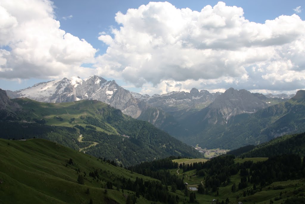 Dal Passo Sella verso la Val di Fassa by Sergio Cherubini