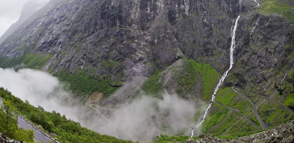 Trollstigen og Stigfossen by The SZ