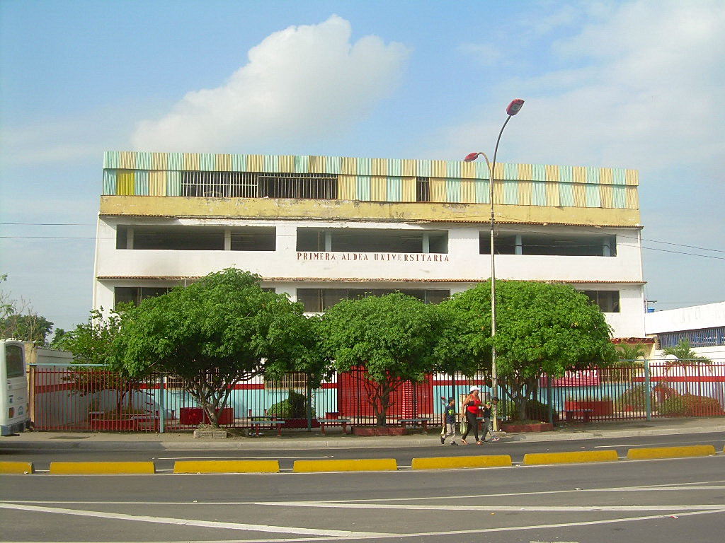 Avenida Constitución, Maracay, Estado Aragua (Venezuela) by Edgar Alexander Tova…