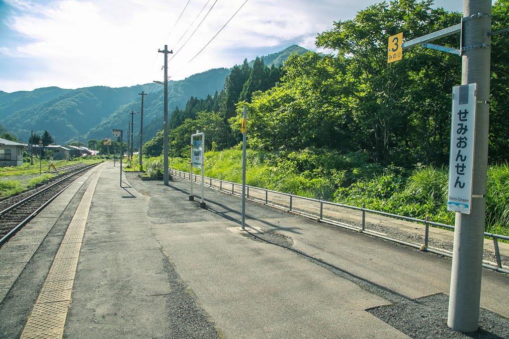 瀬見温泉（せみおんせん）駅　ホーム風景JR陸羽東線（奥の細道湯けむりライン）　山形県最上町 by 犬山にゃん太郎