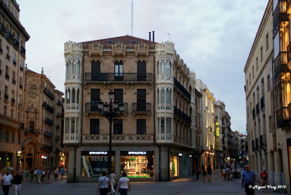 «Edificio Modernista» Plaza del Liceo - Salamanca - España by Miguel Veny