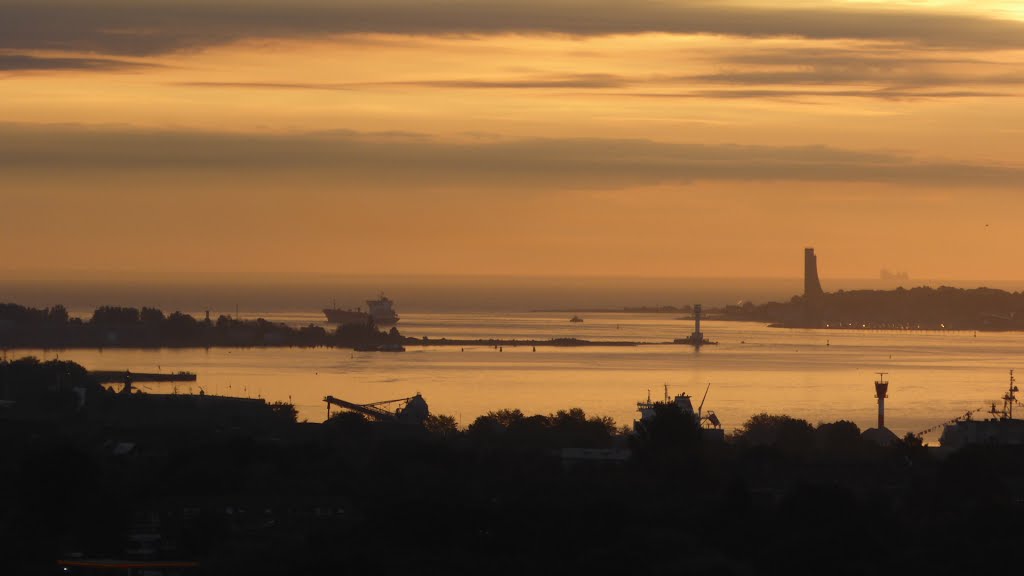 WARSTEINER BALLOON SAIL KIEL GERMANY by A. Drexler