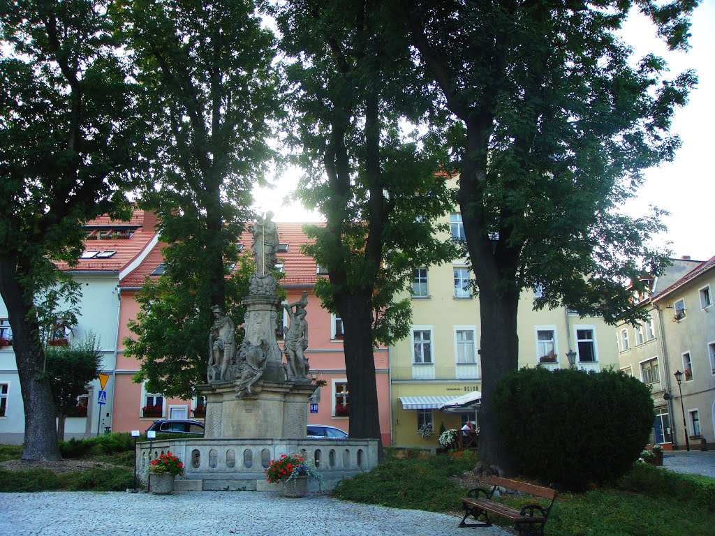 DUSZNIKI-ZDRÓJ. Pomnik Matki Boskiej z dzieciątkiem by ARKADIUSZ MARKIEWICZ