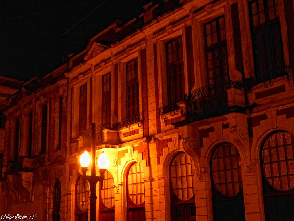 Rua do Comércio - Centro/Santos/SP - Brazil by Claudio Milone