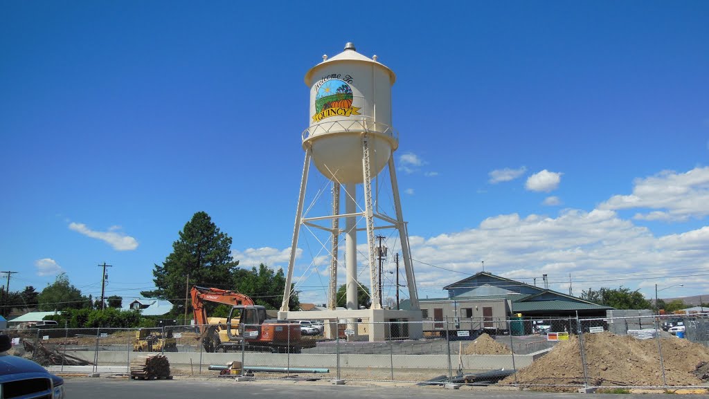 Water tower (Quincy, WA) by Ingemar Olson