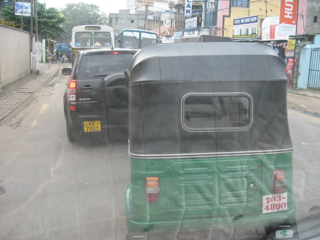 Maligwatta West, Colombo, Sri Lanka by Panchan Kyaik