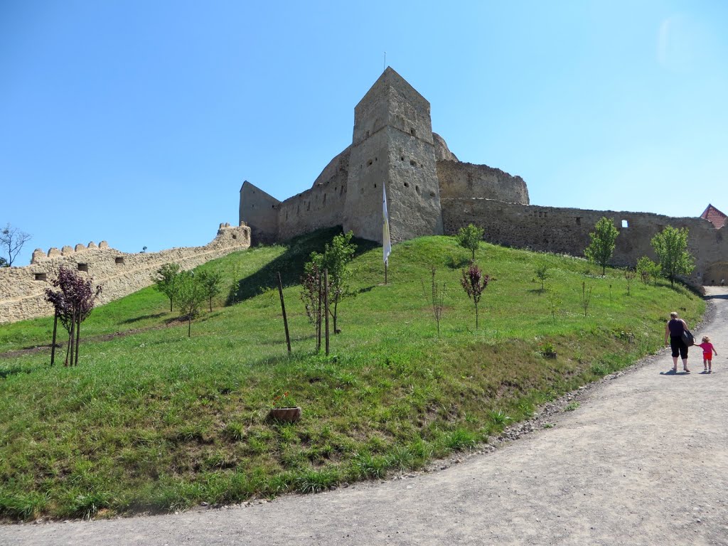 2015-07-25--15-14---IMG_3576---Cetatea Rupea.jpg by max max