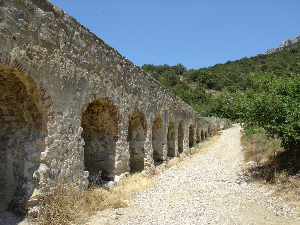 Frankreich_Languedoc-Roussillon_Ansignan_Aqueduc Romain by © ELMOKULA