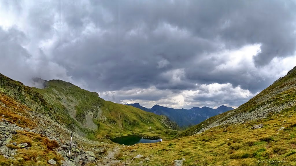 Lacul Capra (2230 m) / Lake Capra (2230 m) by Stefan Pahon