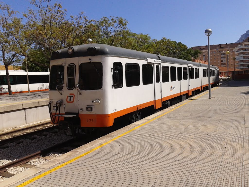 Tren en la estación de Denia by jpm089