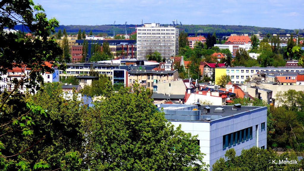 Wzgórze Wolności, Bydgoszcz, Polska. Widok ze skarpy w kierunku śródmieścia. by Kazimierz Mendlik