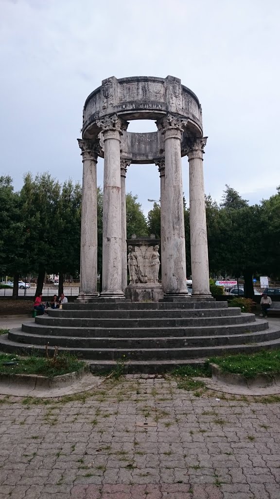 Isernia, Parco delle Rimembranze by Vladyslav Savytskyy