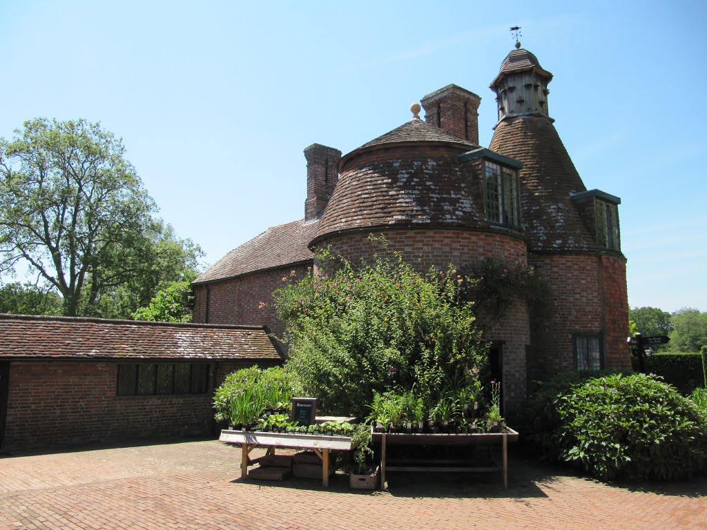 Bateman's, Bateman's Lane, Burwash, East Sussex by oldchippy