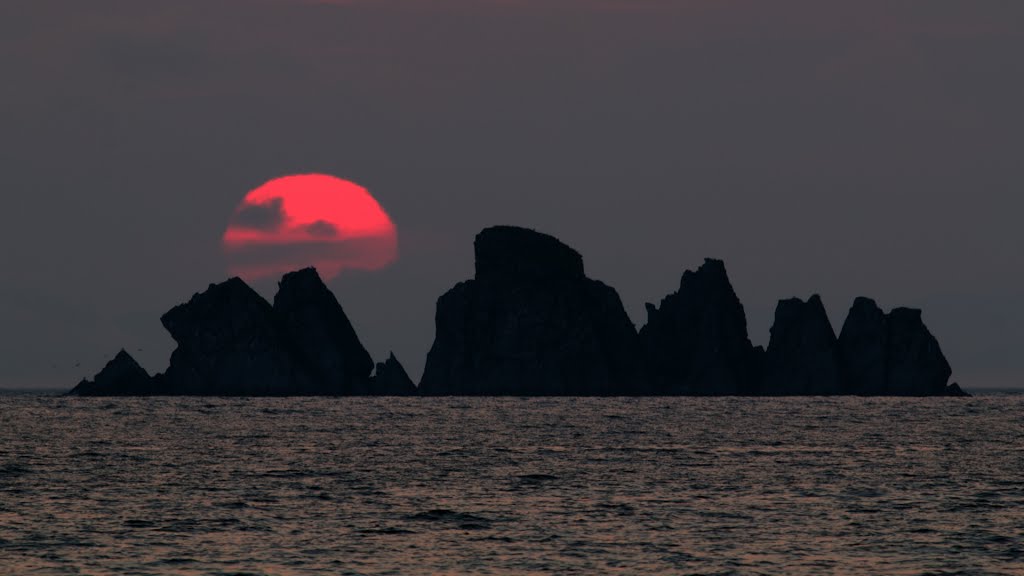 Shag Rock Sunset by Geoff Smith