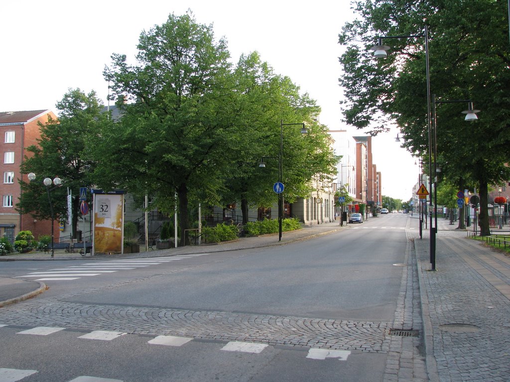 Östra Storgatan looking west, Hallsberg, Sweden by Mattias B