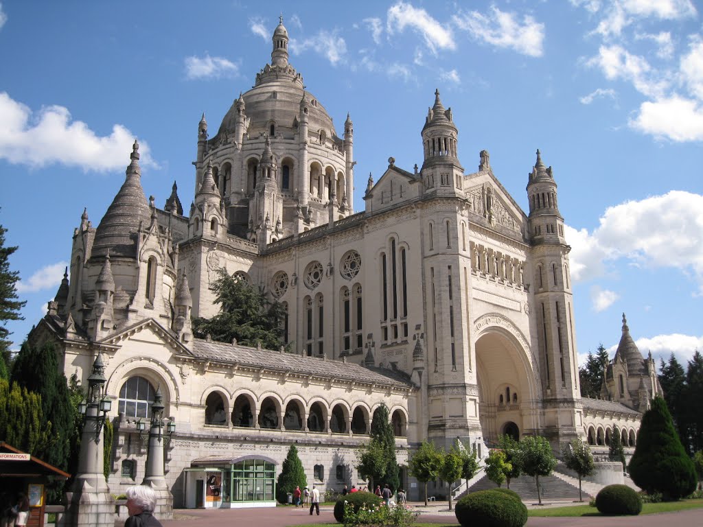 Basilika Sainte-Thérèse by LUX IN ARCANA