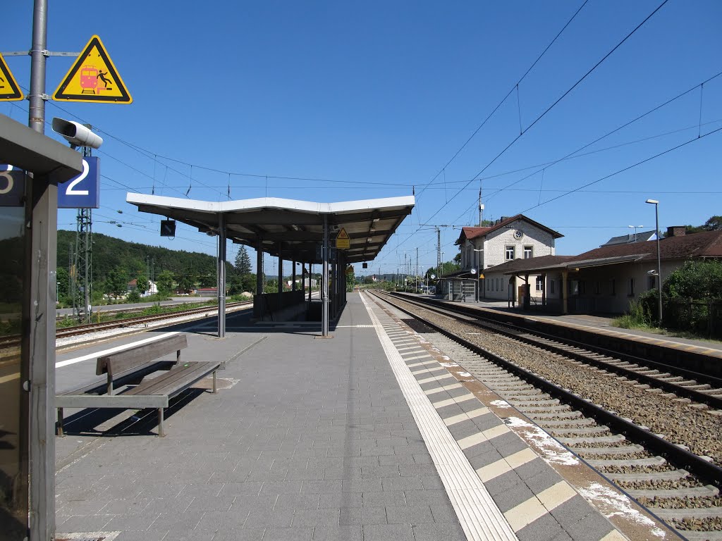 Parsberg Bahnhof Juni 2015 Blickrichtung Regensburg by Smelta Seylane