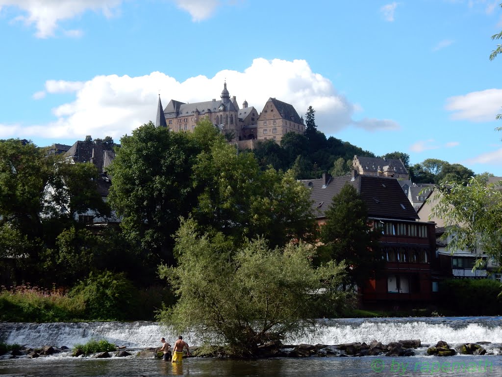 Marburg von der Lahn aus gesehen by Raimund Weiler