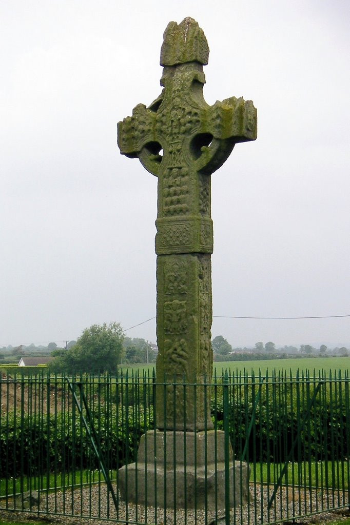 1,000 year old stone cross, Ardboe by Camerama