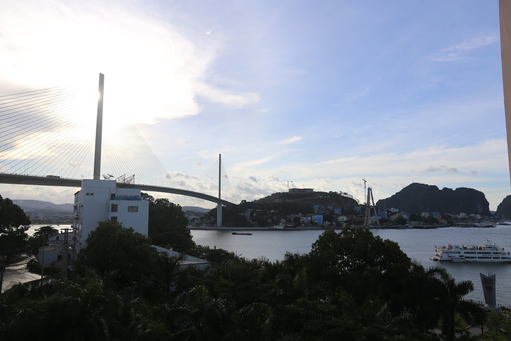 Bãi Cháy, tp. Hạ Long, Quảng Ninh, Vietnam by Dần Lê