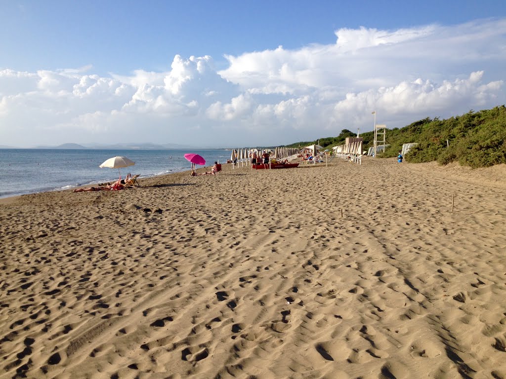 Ein breiter Strand lädt ein by 600m