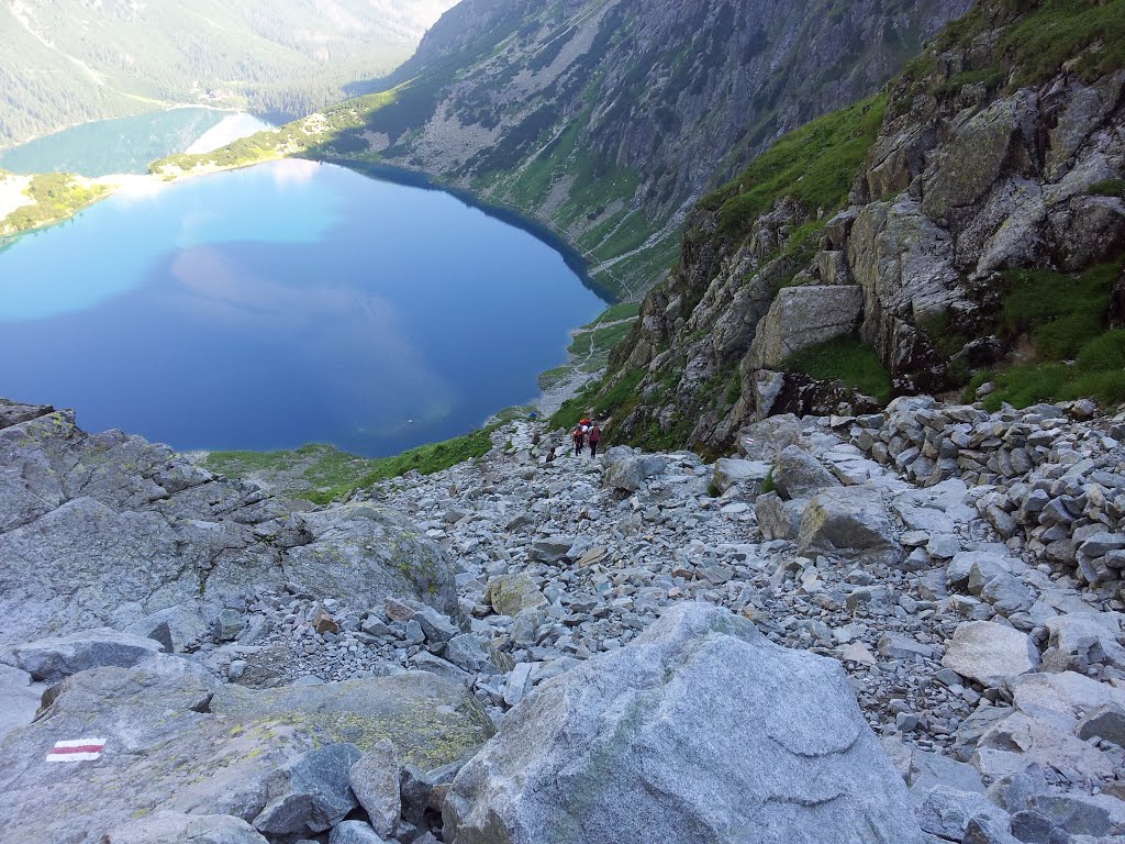 Widok ze szlaku na Rysy - Czarny Staw i Morskie Oko by waldi.k