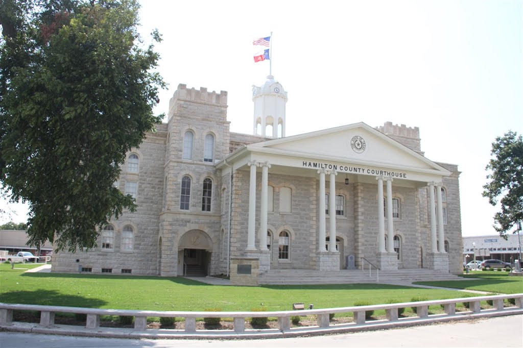 Hamilton County Courthouse, Hamilton, Texas by CaptTheo