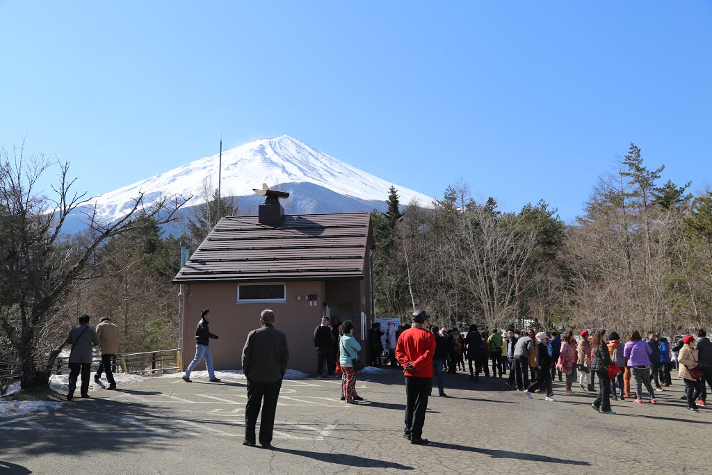 Kamiyoshida, Fujiyoshida, Yamanashi Prefecture 403-0005, Japan by Dần Lê