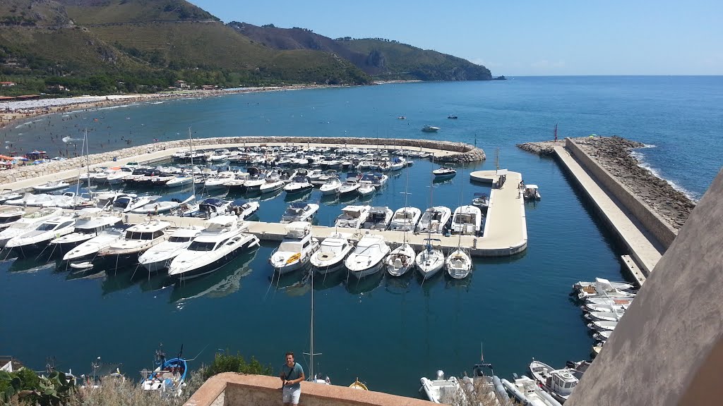 Sperlonga splendida veduta del porto turistico by Marco B