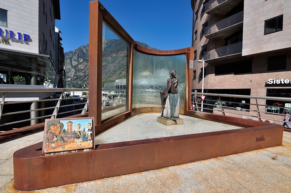 Andorra: Escaldes Engordany, Plça de les Pubilles 1 by salvador soler vilav…