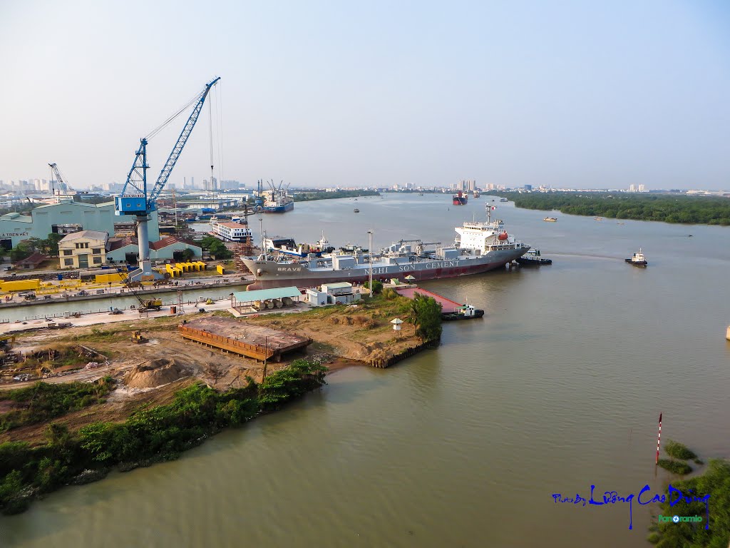 Tân Thuận Đông, Quận 7, Hồ Chí Minh, Vietnam by Lương Cao Dũng