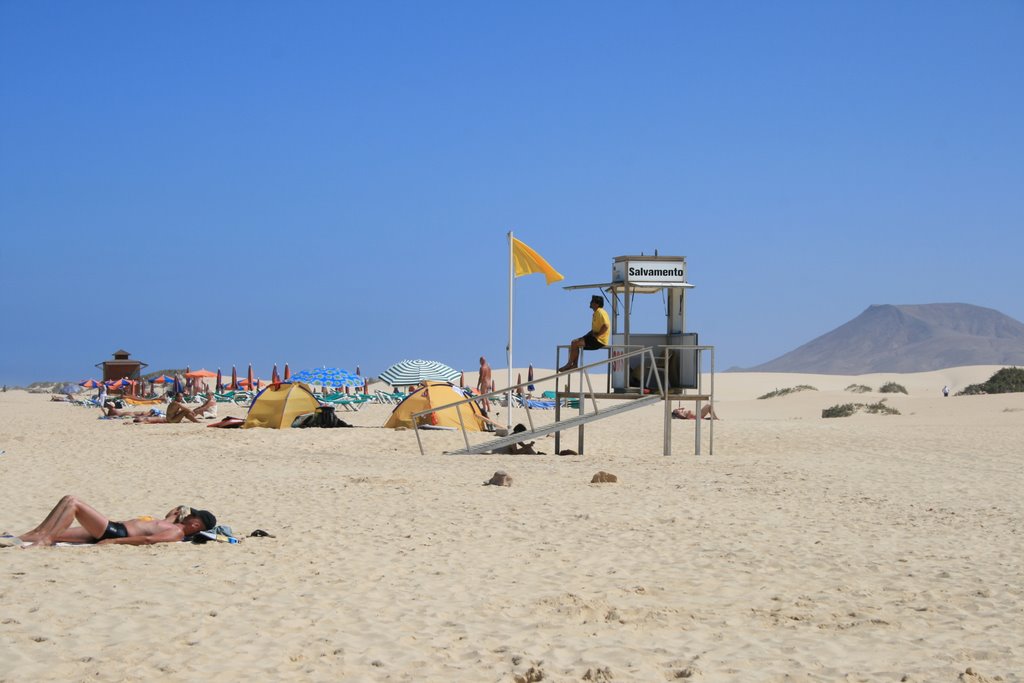 Socorista a la playa by peytonka