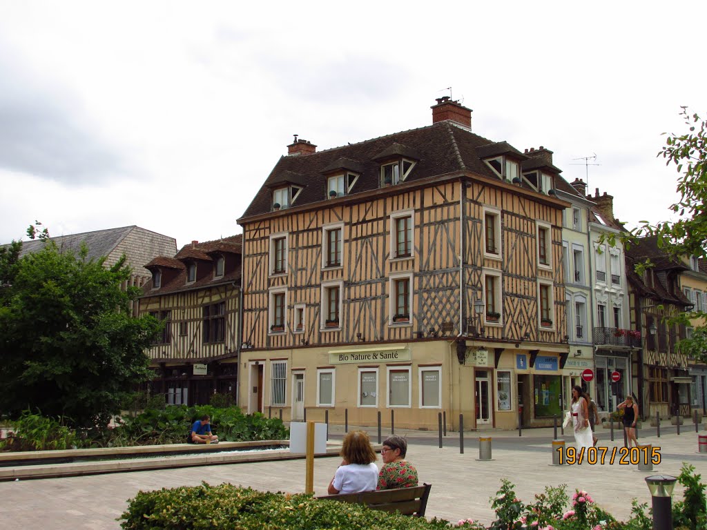 Place de la Libération by Anuar T