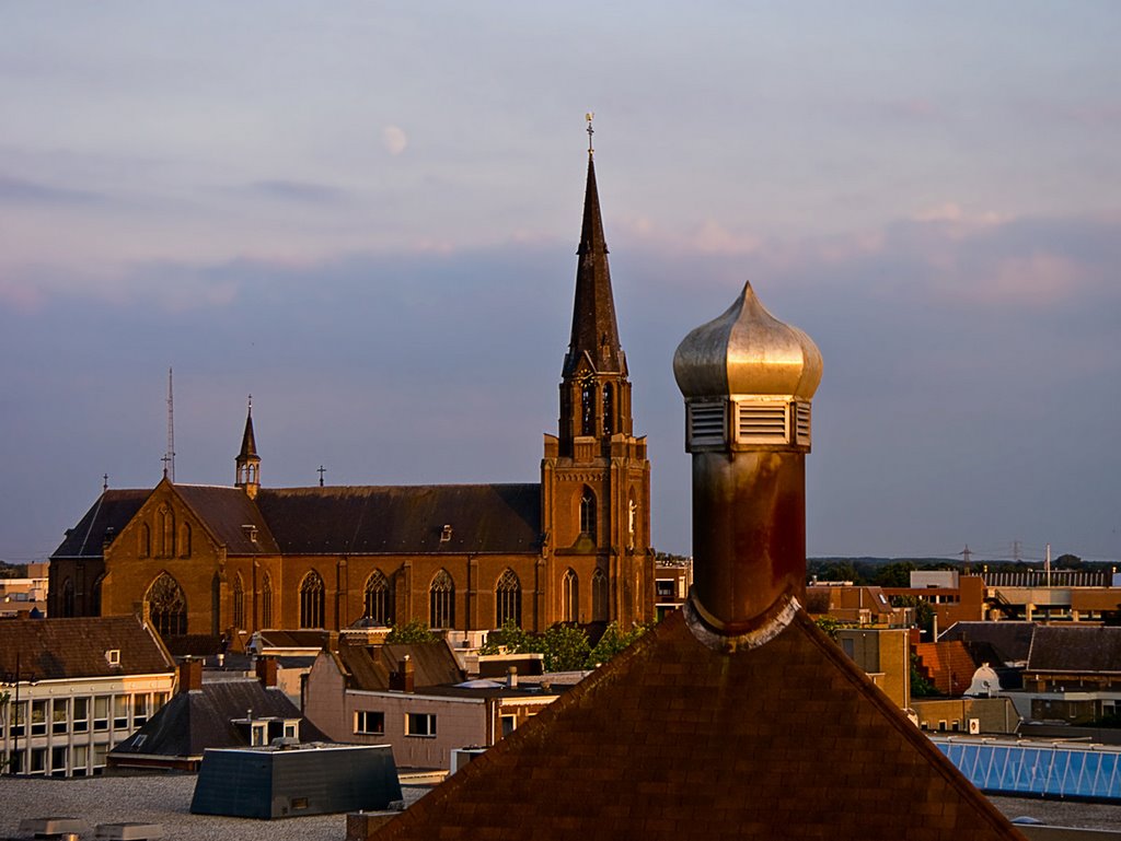 Rooftop 'speelhuis' and 'Lambertuskerk', Helmond by Wim Janssen