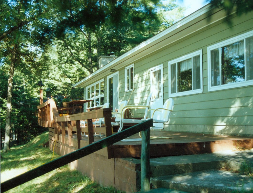 Len Prisby's house circa 1978 by mrxlowper