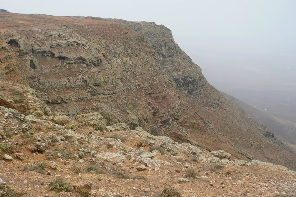 View to the south / Ermita De Las Nieves (608 meter) / Lanzarote by Cees van den Brink