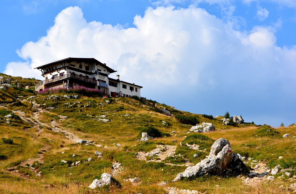 Rifugio Tissi (2260 m) by Mico Rikic (MicoRS)