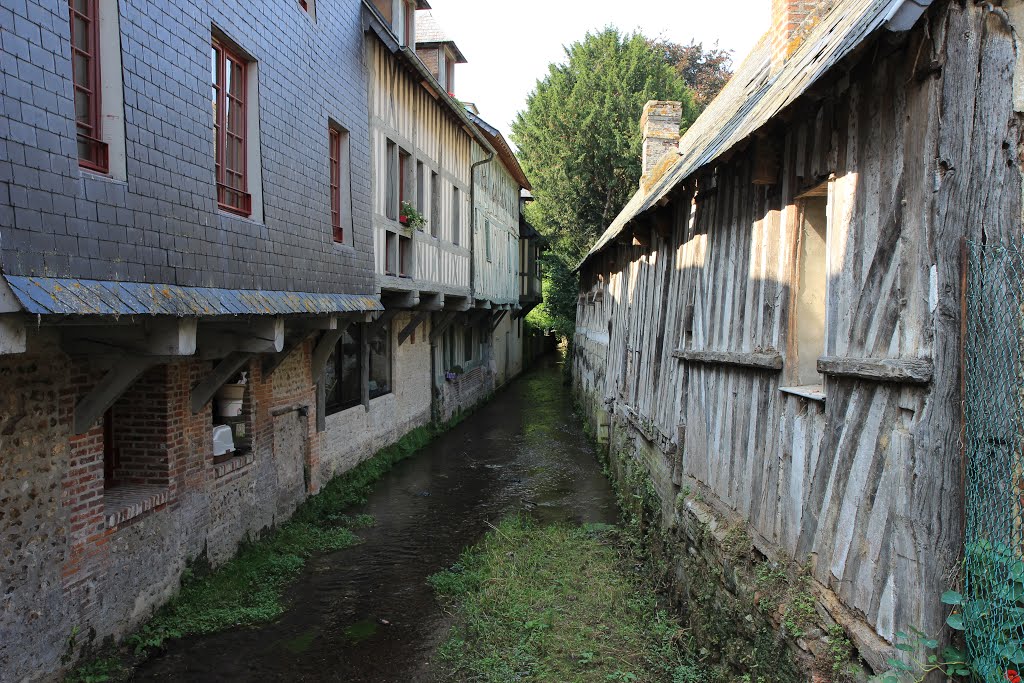 Pont-l'Évêque by Jeroen*