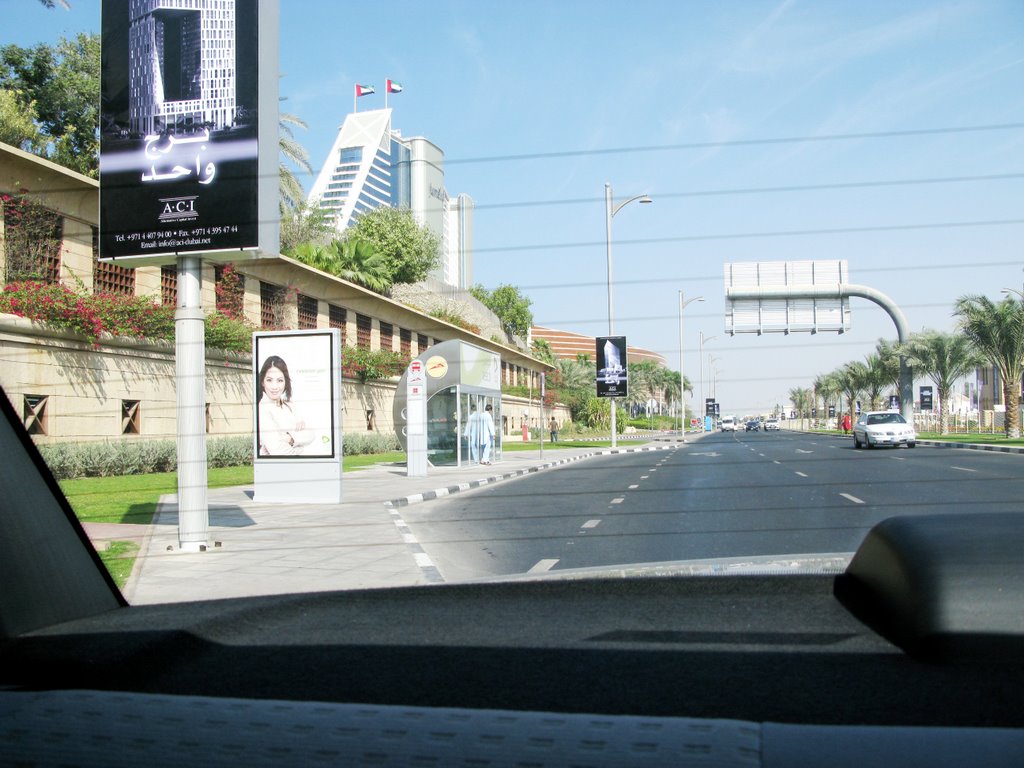 Ponto de ônibus com ar cond._lbz by Lars Bach